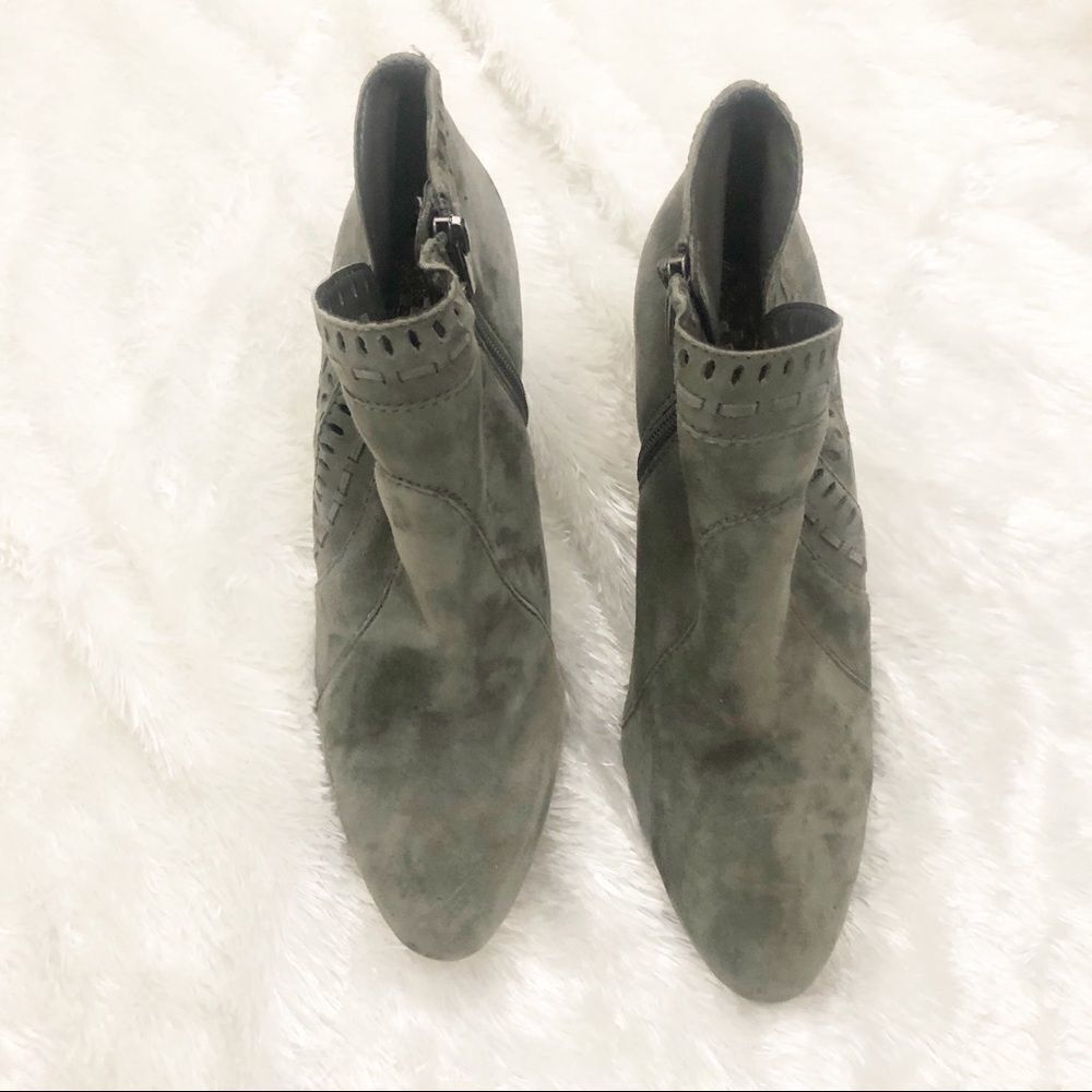 Vince Camuto Fileana Split Shaft ankle bootie Gray size 10